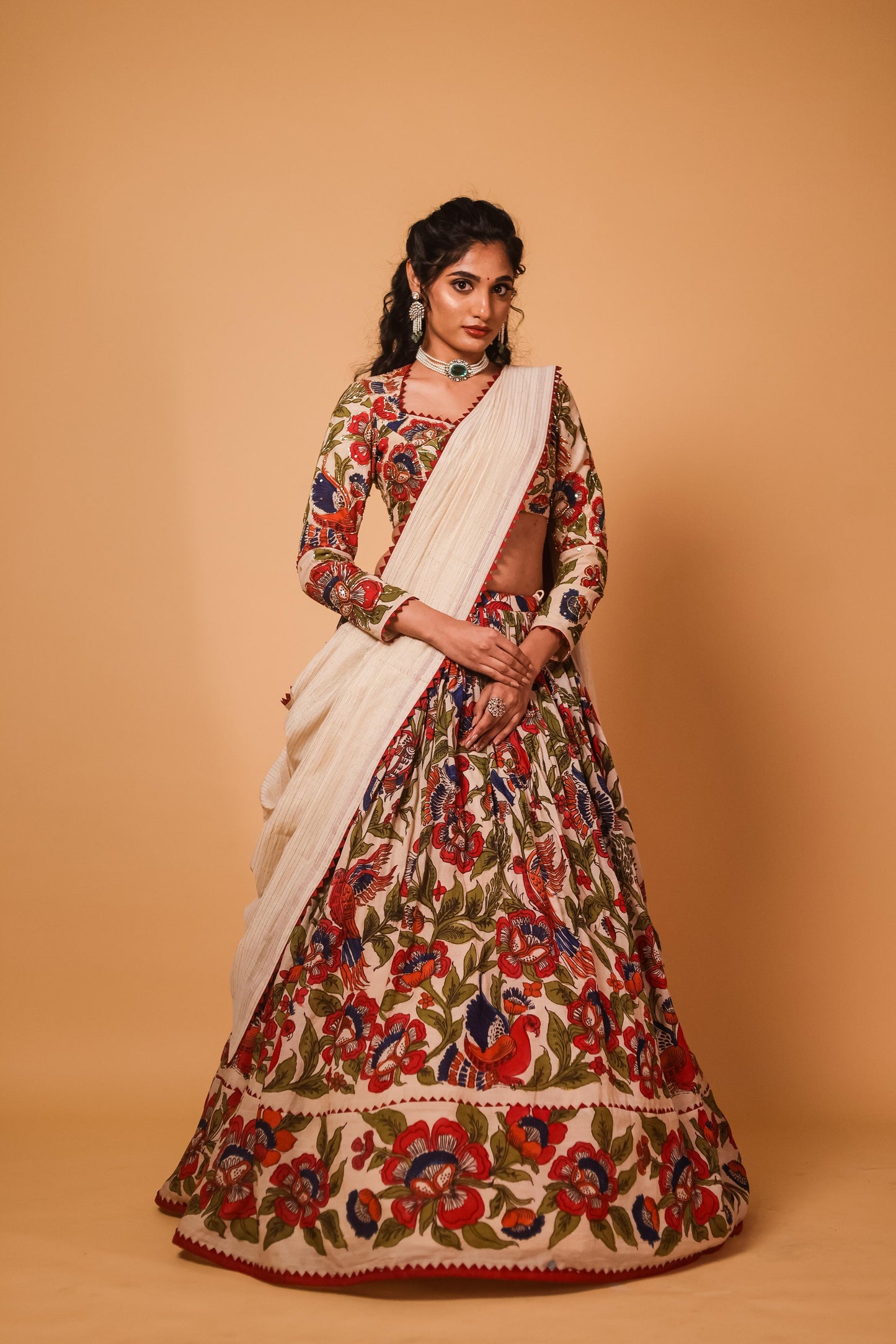 CREAM MANDAARA LEHENGA